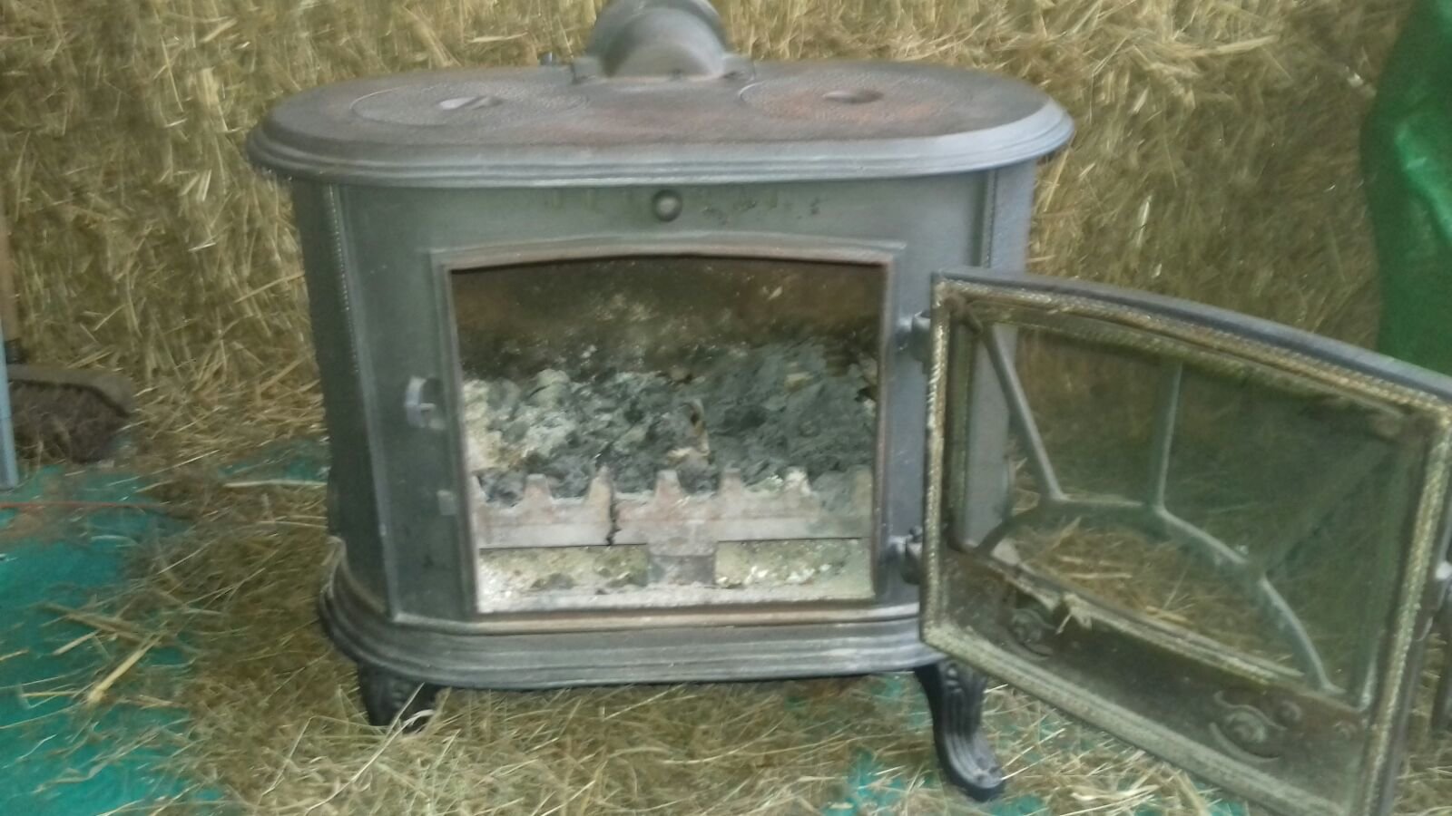 Log burner / stove