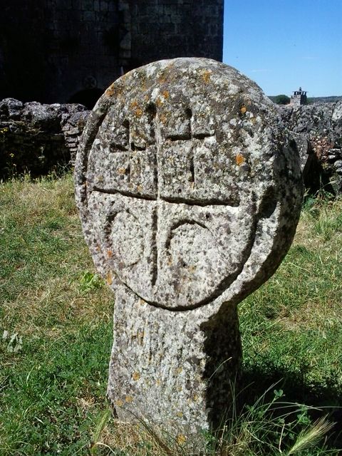 1569221637_LaCouvertoiradeTemplarsGravestone.jpg.74f66f7f7a77d2c11cc6ba8b362e6066.jpg