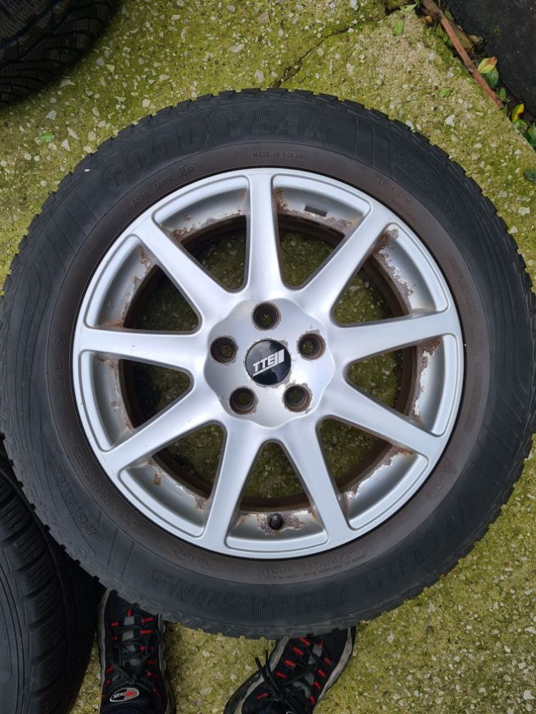 NOW £200.Toyota rav 4. 17" alloys/tyres x5