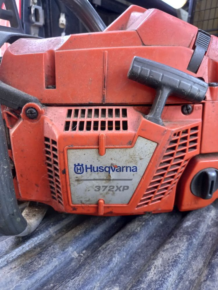 Husqvarna 372xp professional chain saw